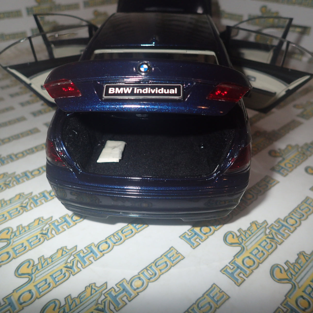 Kyosho Dealer Model Car 80 43 0 403 519 - 1/18 Scale BMW 7er Individual Model Car with Box Dealer Special Order