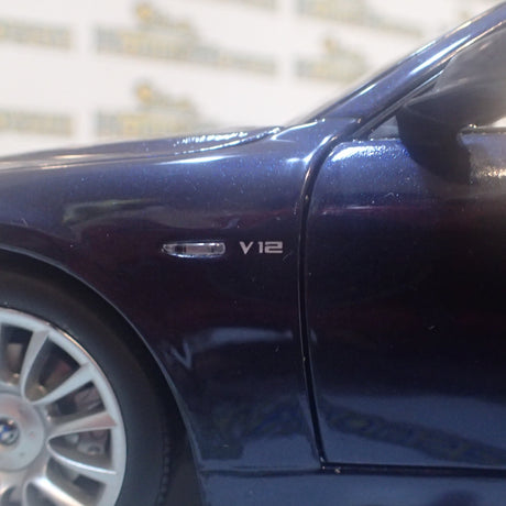 Kyosho Dealer Model Car 80 43 0 403 519 - 1/18 Scale BMW 7er Individual Model Car with Box Dealer Special Order