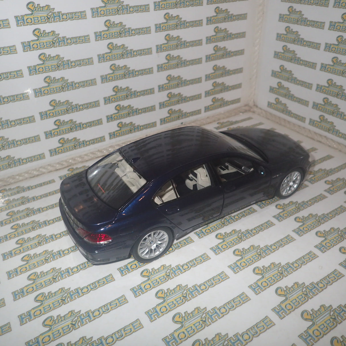 Kyosho Dealer Model Car 80 43 0 403 519 - 1/18 Scale BMW 7er Individual Model Car with Box Dealer Special Order