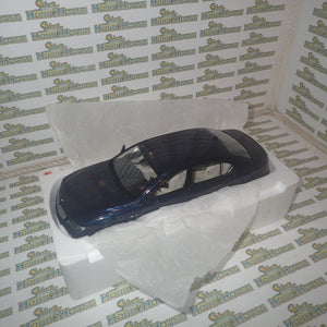 Kyosho Dealer Model Car 80 43 0 403 519 - 1/18 Scale BMW 7er Individual Model Car with Box Dealer Special Order