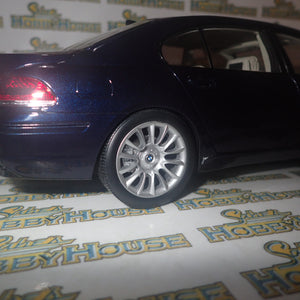 Kyosho Dealer Model Car 80 43 0 403 519 - 1/18 Scale BMW 7er Individual Model Car with Box Dealer Special Order