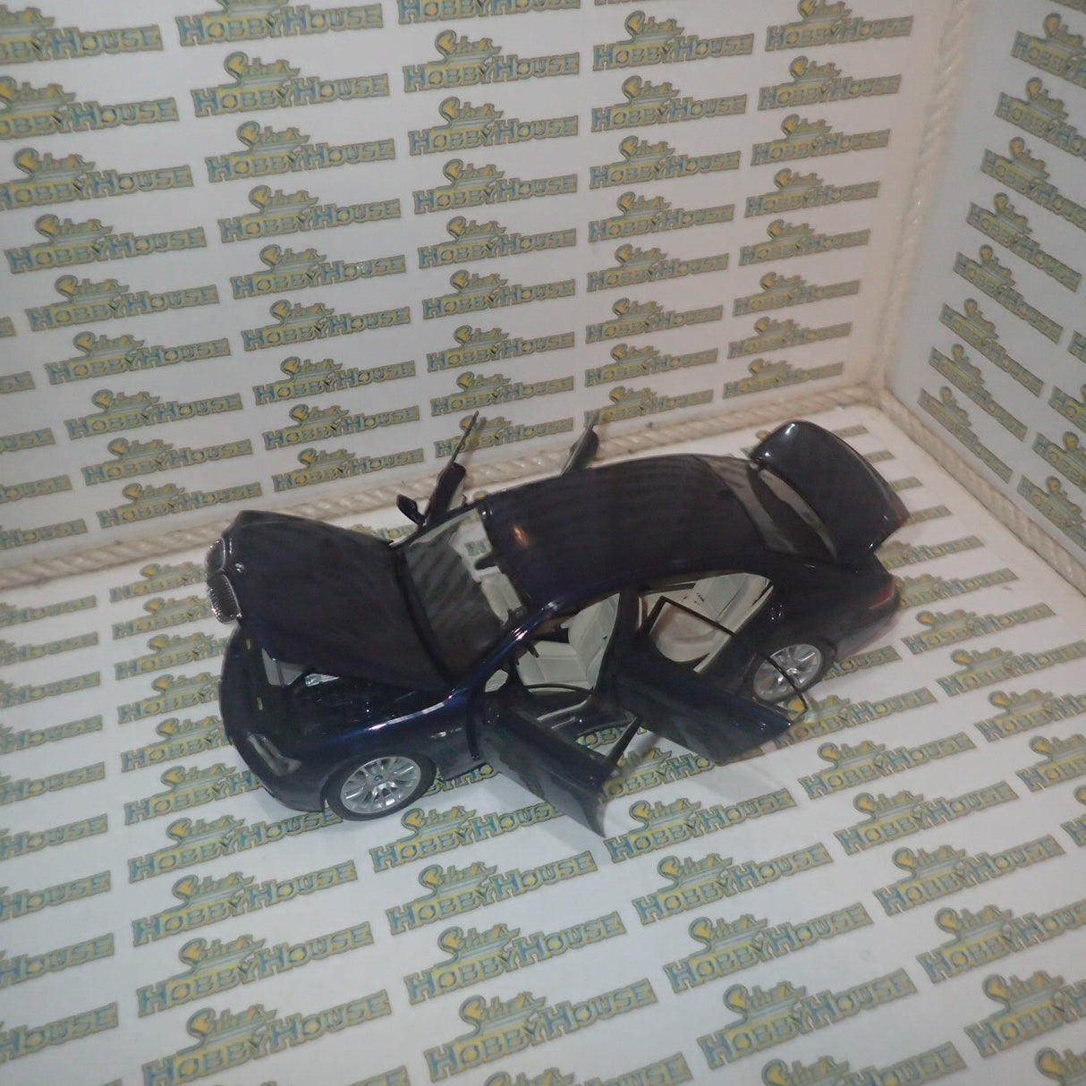 Kyosho Dealer Model Car 80 43 0 403 519 - 1/18 Scale BMW 7er Individual Model Car with Box Dealer Special Order