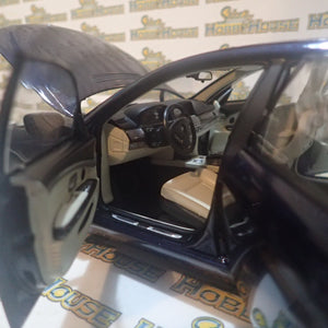 Kyosho Dealer Model Car 80 43 0 403 519 - 1/18 Scale BMW 7er Individual Model Car with Box Dealer Special Order