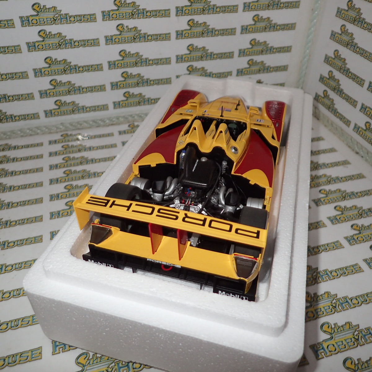 AUTOart 80774 - 1:18 Scale Porsche RS Spyder ALMS R Briscoe S Maassen Penske