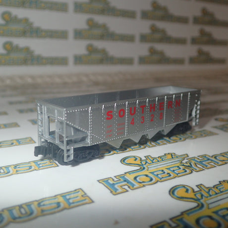 Model Power 83221 - N Scale 40' Bay Hopper Southern Model Railway Freight Car with Knuckle Coupler