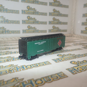 Model Power - N Scale - 40' Steel Reefer REA Railway Express Agency Model Railway Freight Car with Knuckle Coupler