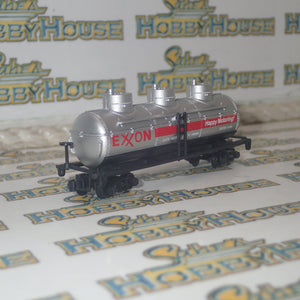 Model Power - N Scale - 40' 3 Dome Tank Exxon Model Railway Freight Car with Knuckle Coupler