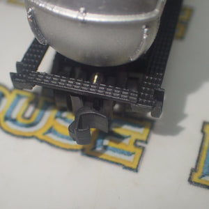 Model Power - N Scale - 40' 3 Dome Tank Exxon Model Railway Freight Car with Knuckle Coupler