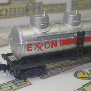 Model Power - N Scale - 40' 3 Dome Tank Exxon Model Railway Freight Car with Knuckle Coupler