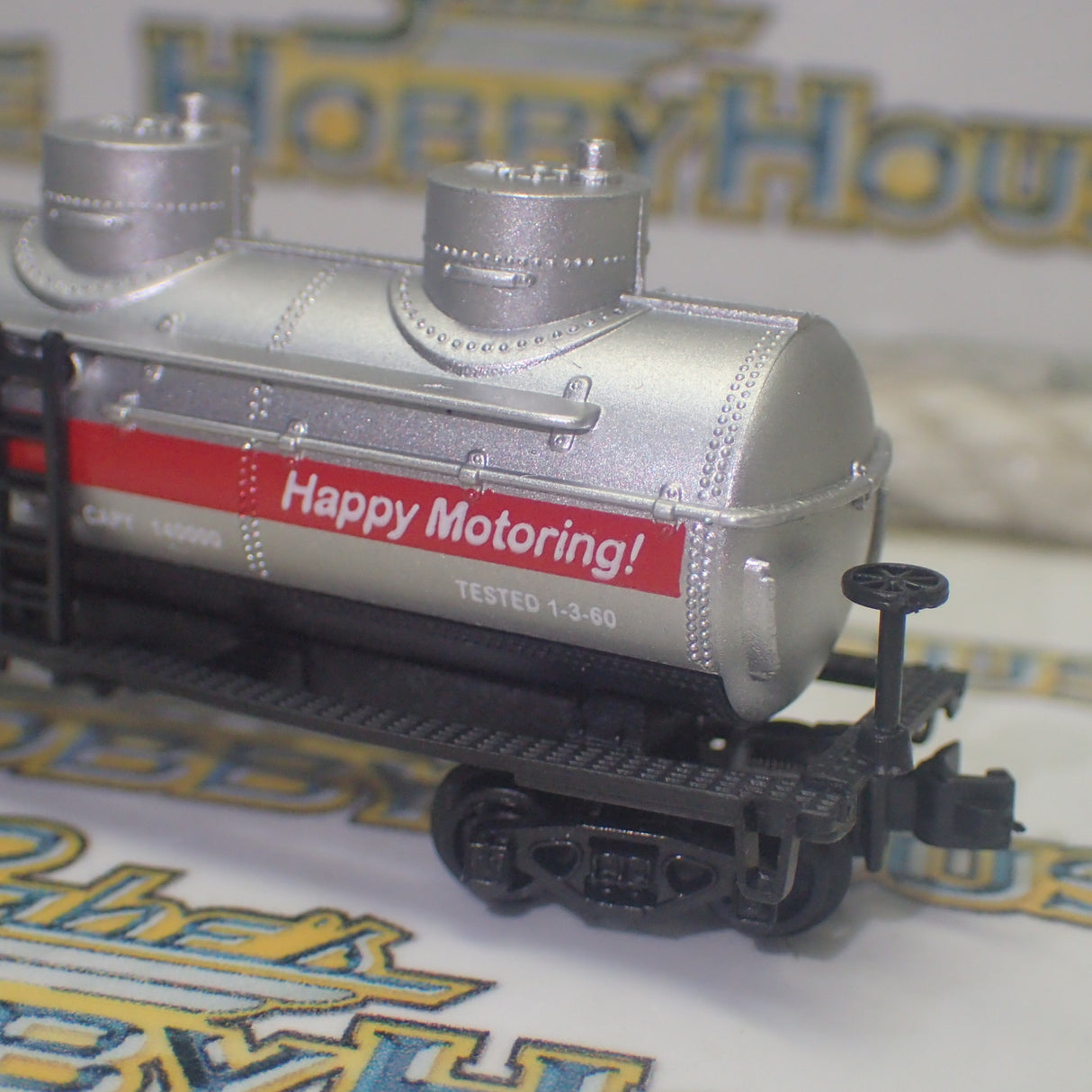 Model Power - N Scale - 40' 3 Dome Tank Exxon Model Railway Freight Car with Knuckle Coupler