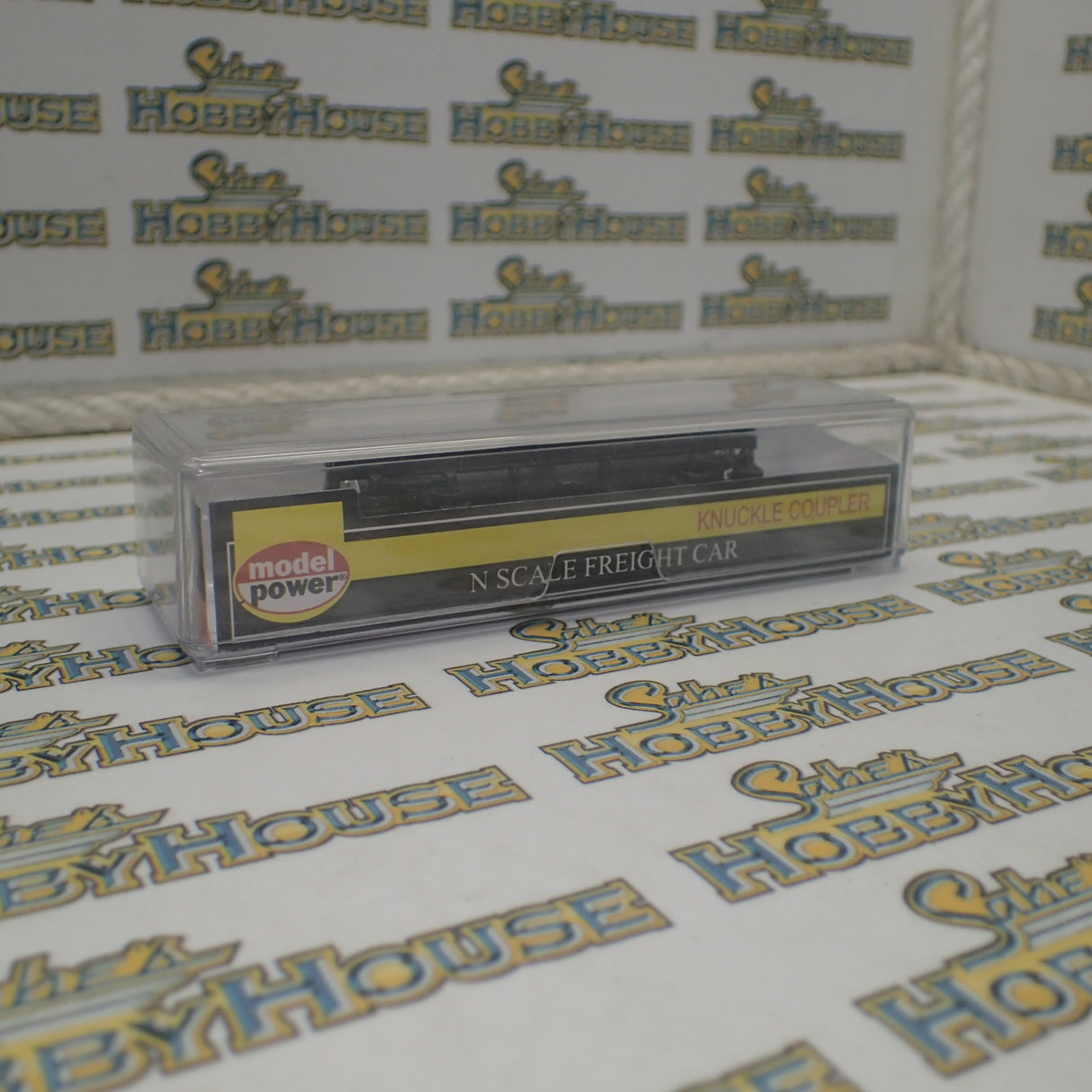 Model Power - N Scale - 40' 3 Dome Tank Exxon Model Railway Freight Car with Knuckle Coupler