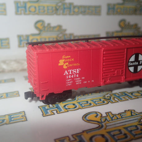 Model Power 83438 - N Scale 40' Box Car ATSF Atchison Topeka and Santa Fe Model Railway Freight Car with Knuckle Coupler