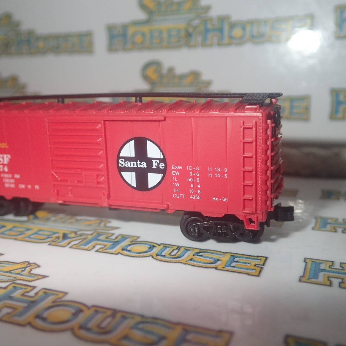 Model Power 83438 - N Scale 40' Box Car ATSF Atchison Topeka and Santa Fe Model Railway Freight Car with Knuckle Coupler