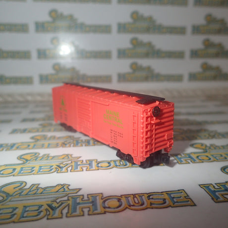 Model Power 83440 - N Scale 40' Box Car Maine Central Model Railway Freight Car with Knuckle Coupler
