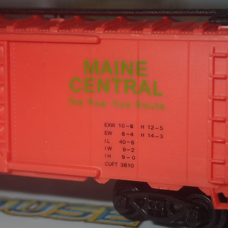 Model Power 83440 - N Scale 40' Box Car Maine Central Model Railway Freight Car with Knuckle Coupler