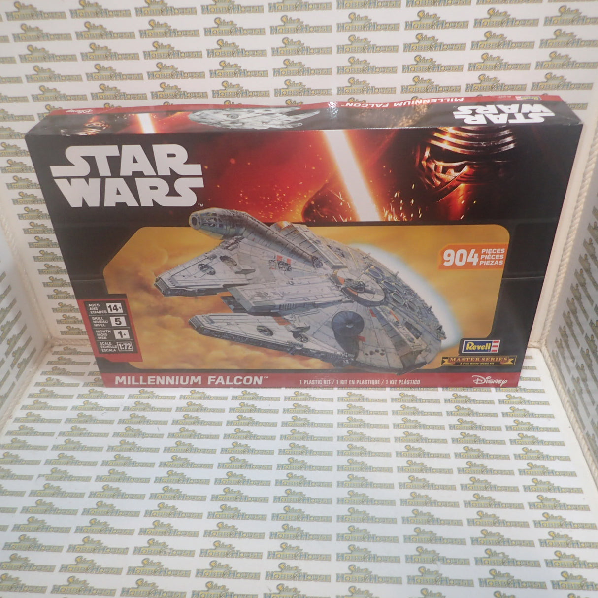 Revell 85-5093 - 1/72 MILLENNIUM FALCON FIGHTER MASTER SERIES STAR WARS
