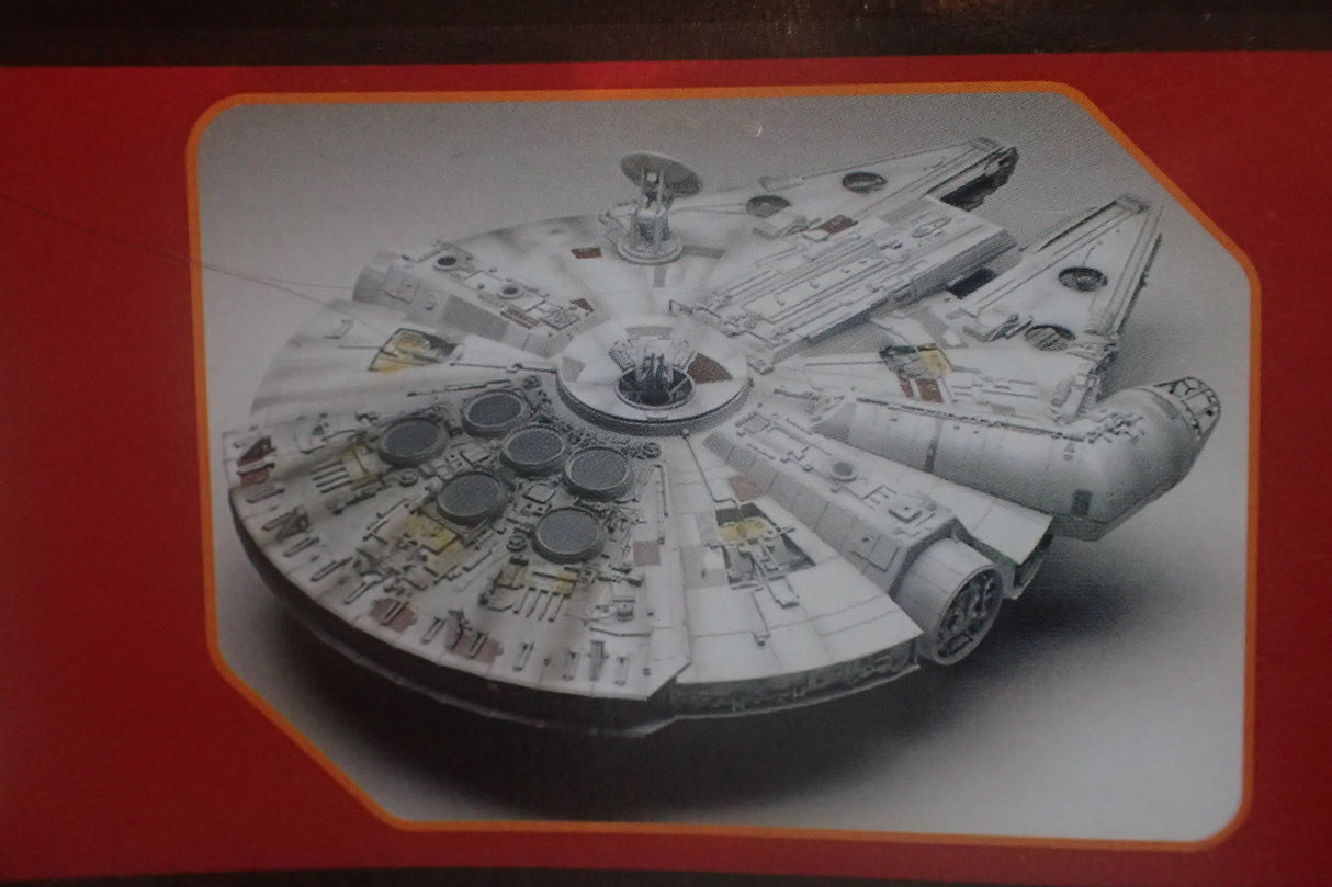 Revell 85-5093 - 1/72 MILLENNIUM FALCON FIGHTER MASTER SERIES STAR WARS