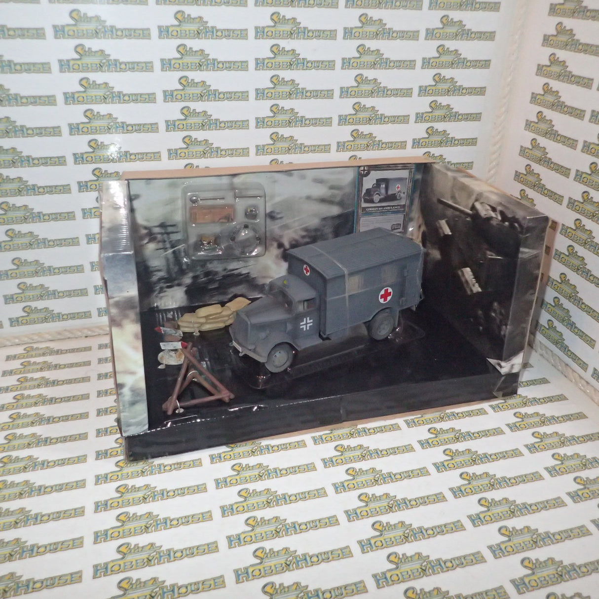 Forces Of Valor 80073 - 1:32 Scale German 4x4 Ambulance France, 1940 Diecast Scale Model Replica