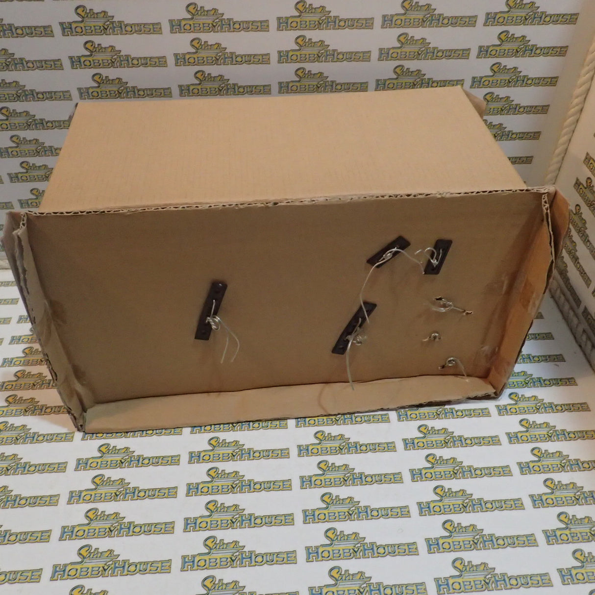 Forces Of Valor 80073 - 1:32 Scale German 4x4 Ambulance France, 1940 Diecast Scale Model Replica