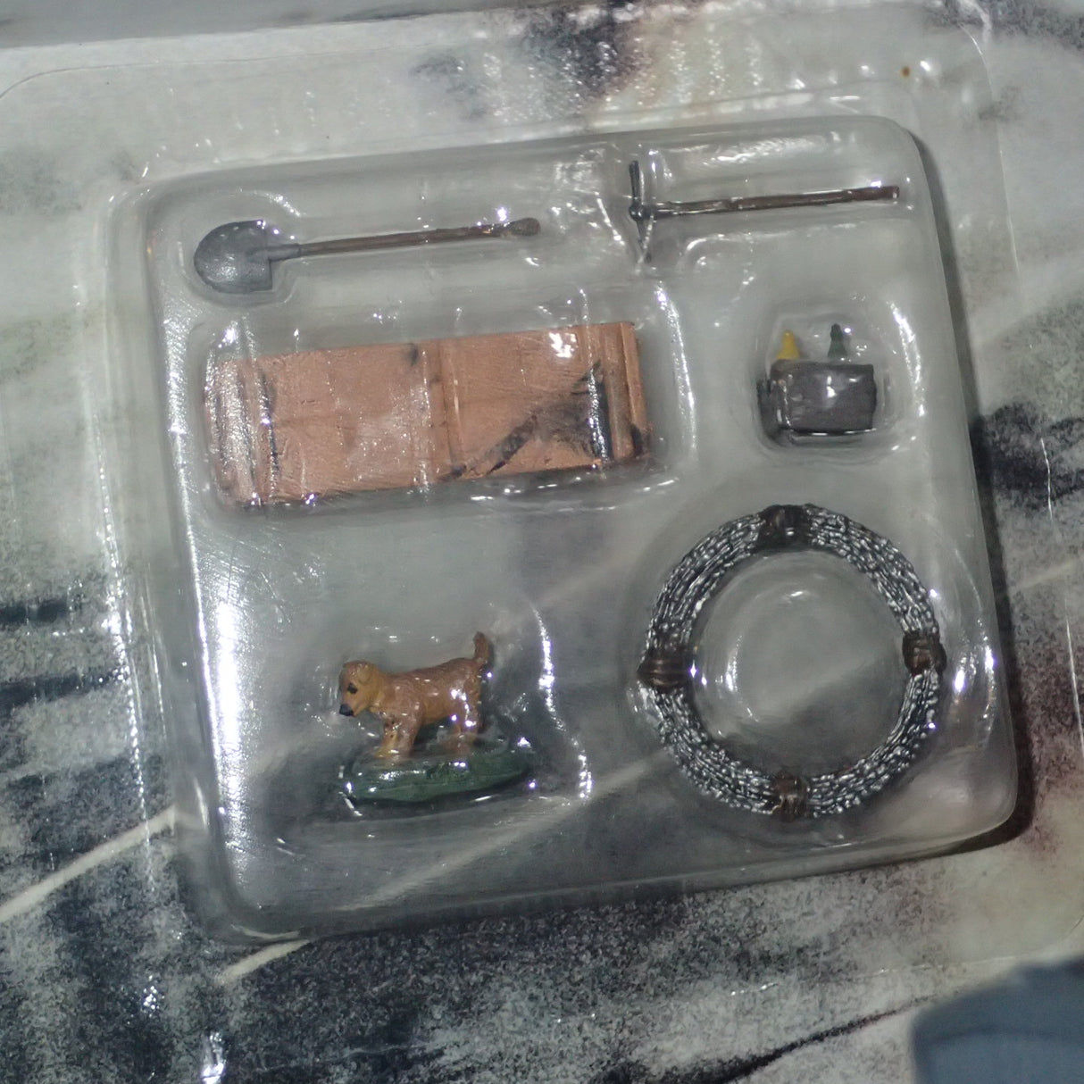 Forces Of Valor 80073 - 1:32 Scale German 4x4 Ambulance France, 1940 Diecast Scale Model Replica