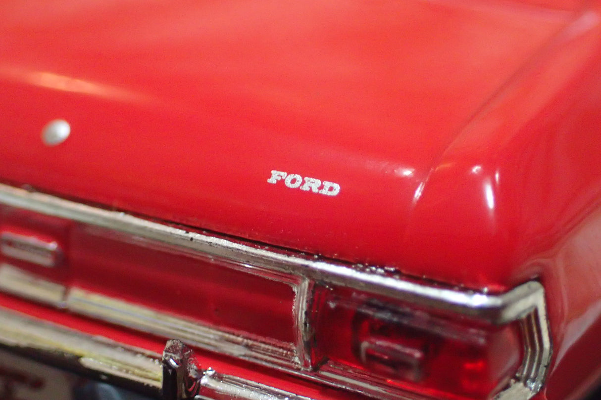 Greenlight 86442 - 1/43 Scale Starsky & Hutch 1976 Ford Gran Torino Diecast Model Replica