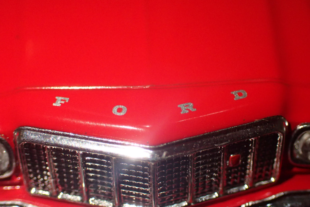 Greenlight 86442 - 1/43 Scale Starsky & Hutch 1976 Ford Gran Torino Diecast Model Replica