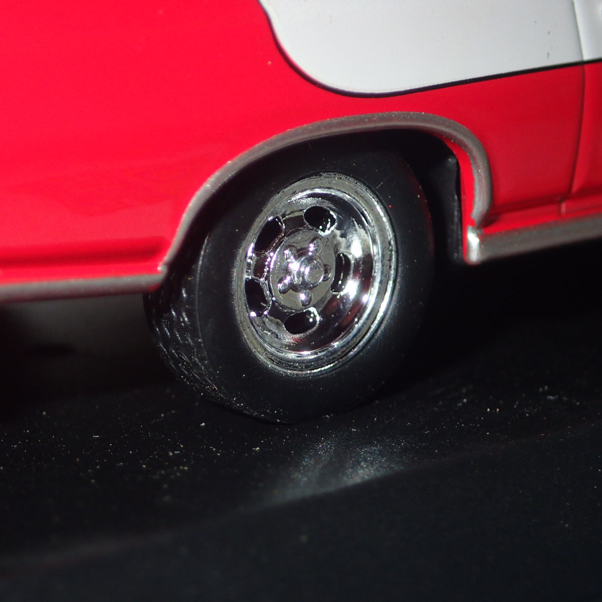 Greenlight 86442 - 1/43 Scale Starsky & Hutch 1976 Ford Gran Torino Diecast Model Replica