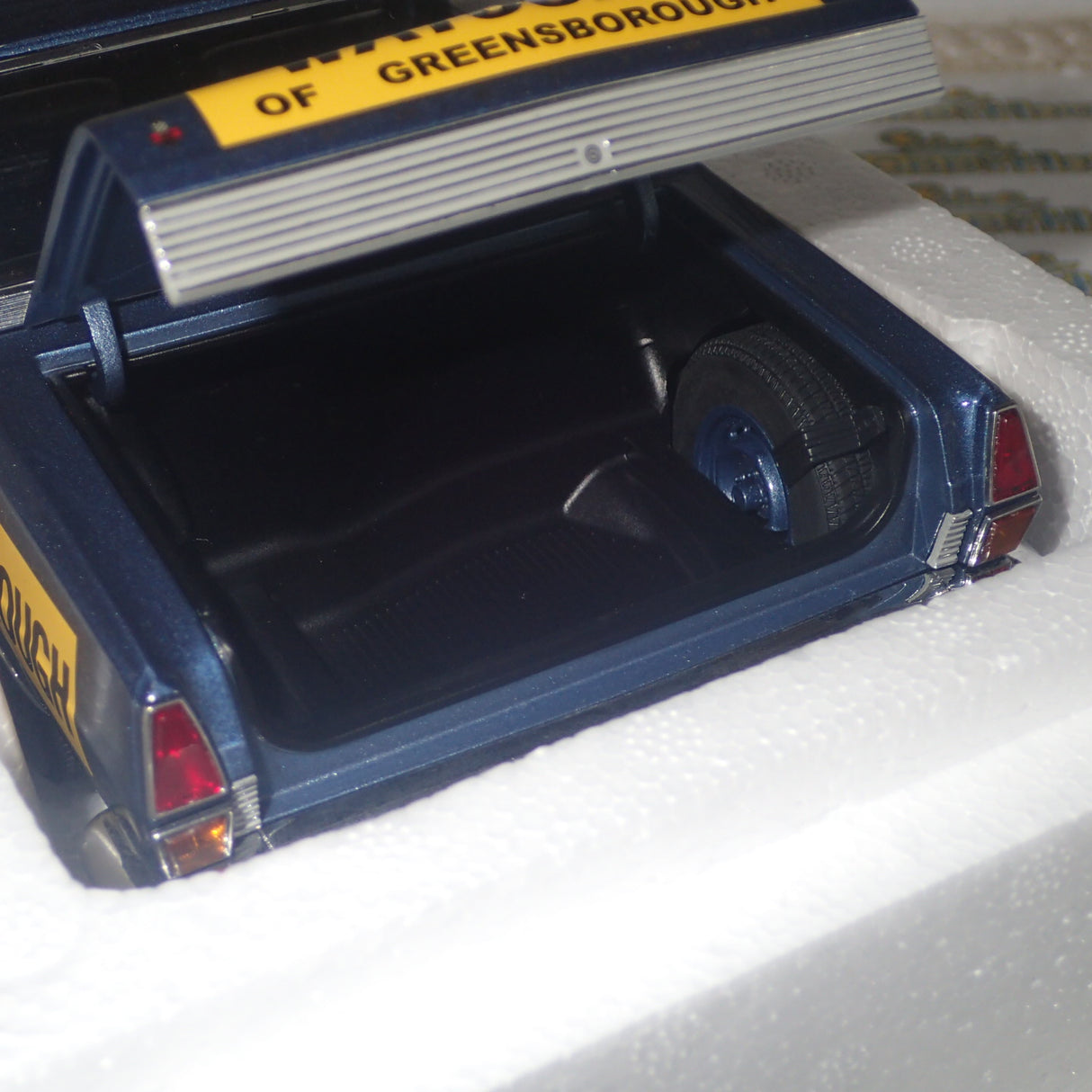 Biante / AutoArt 86963 - 1/18 Scale 1969 PETER BROCK HOLDEN HR PREMIER WINTON RACEWAY