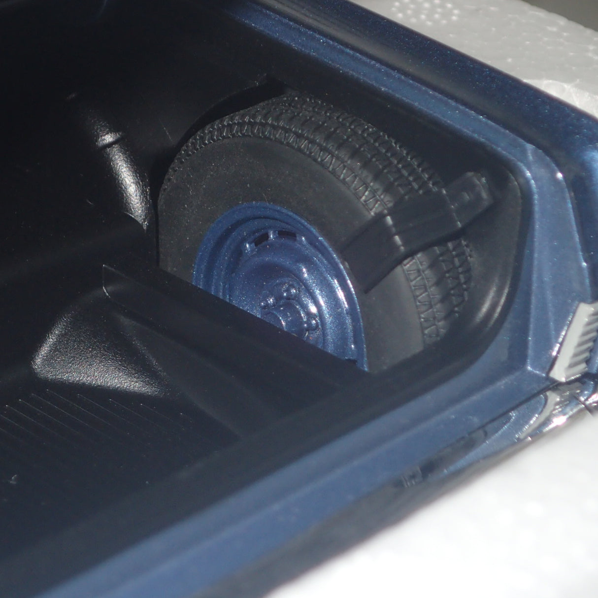 Biante / AutoArt 86963 - 1/18 Scale 1969 PETER BROCK HOLDEN HR PREMIER WINTON RACEWAY