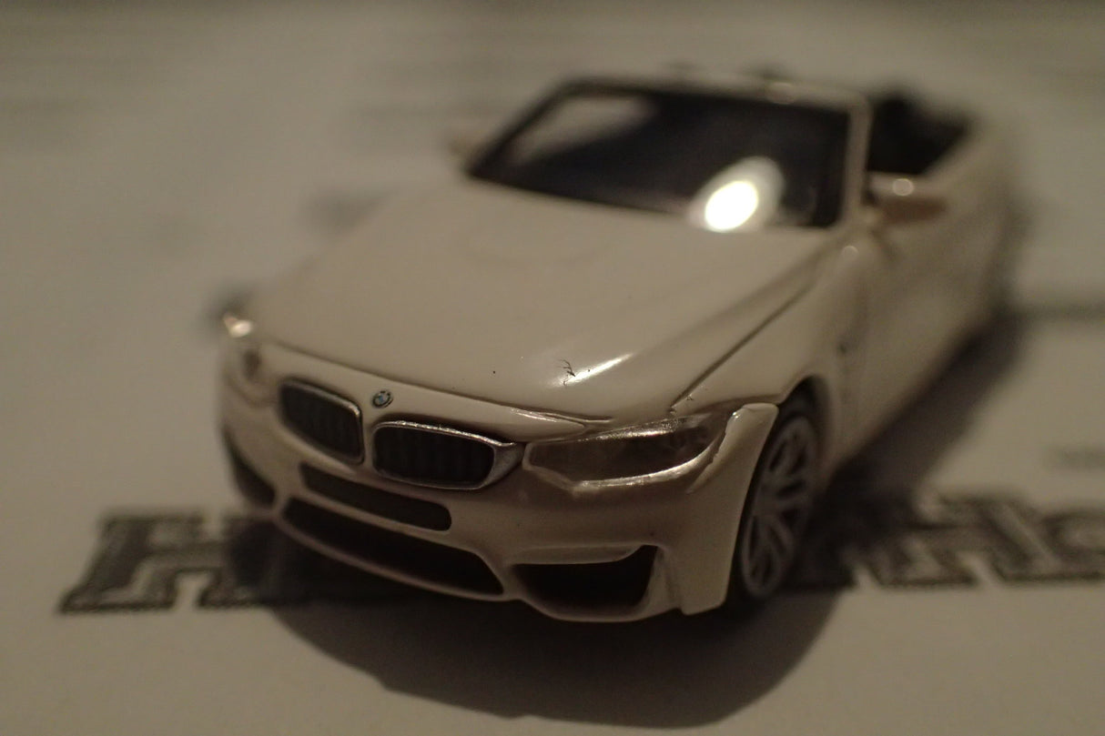 Minichamps - 870 027231 1/87 Scale - BMW M4 Cabriolet 2015 White