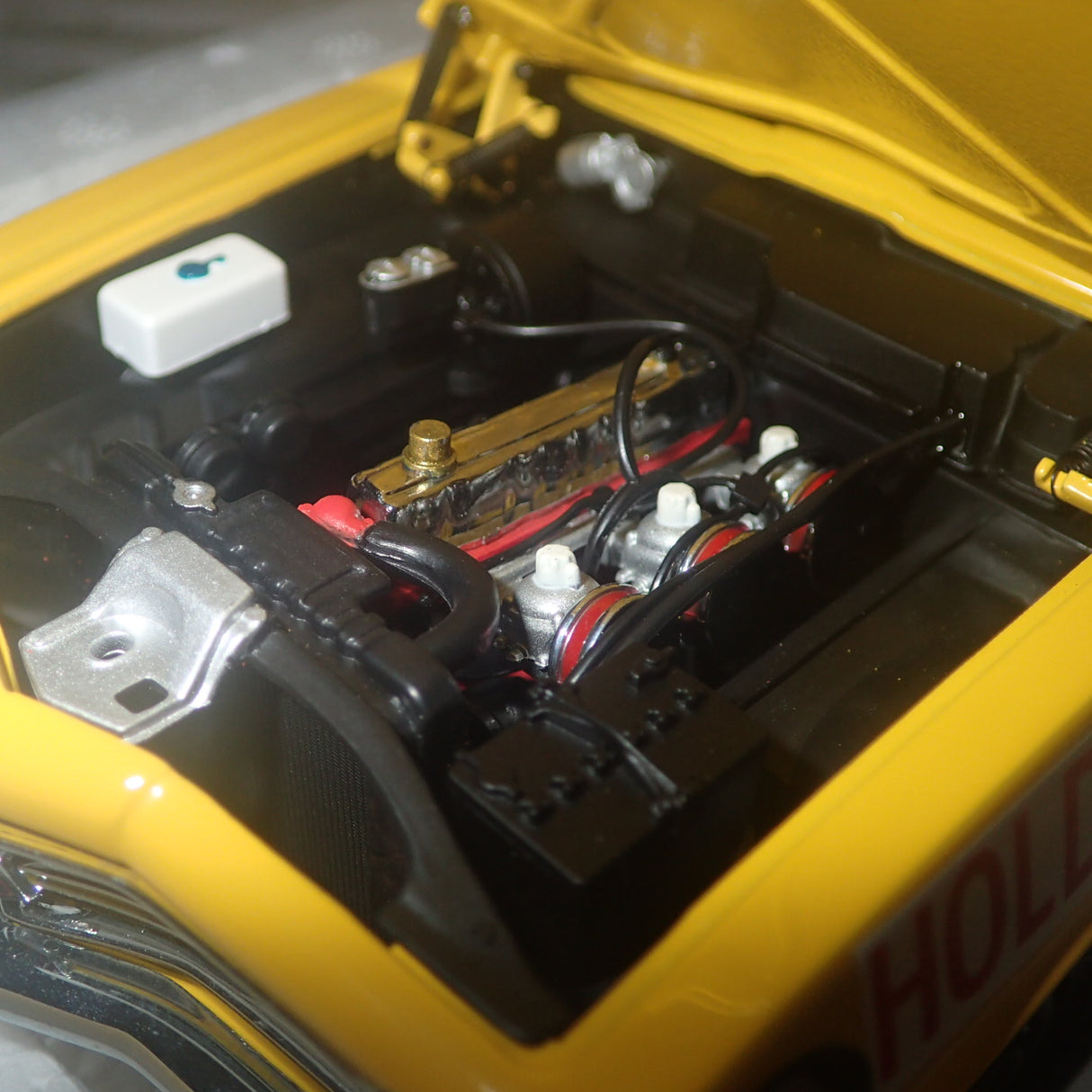 Biante/AutoArt 87060 1/18 Scale Holden 1970 LC Torana #39C Colin Bond