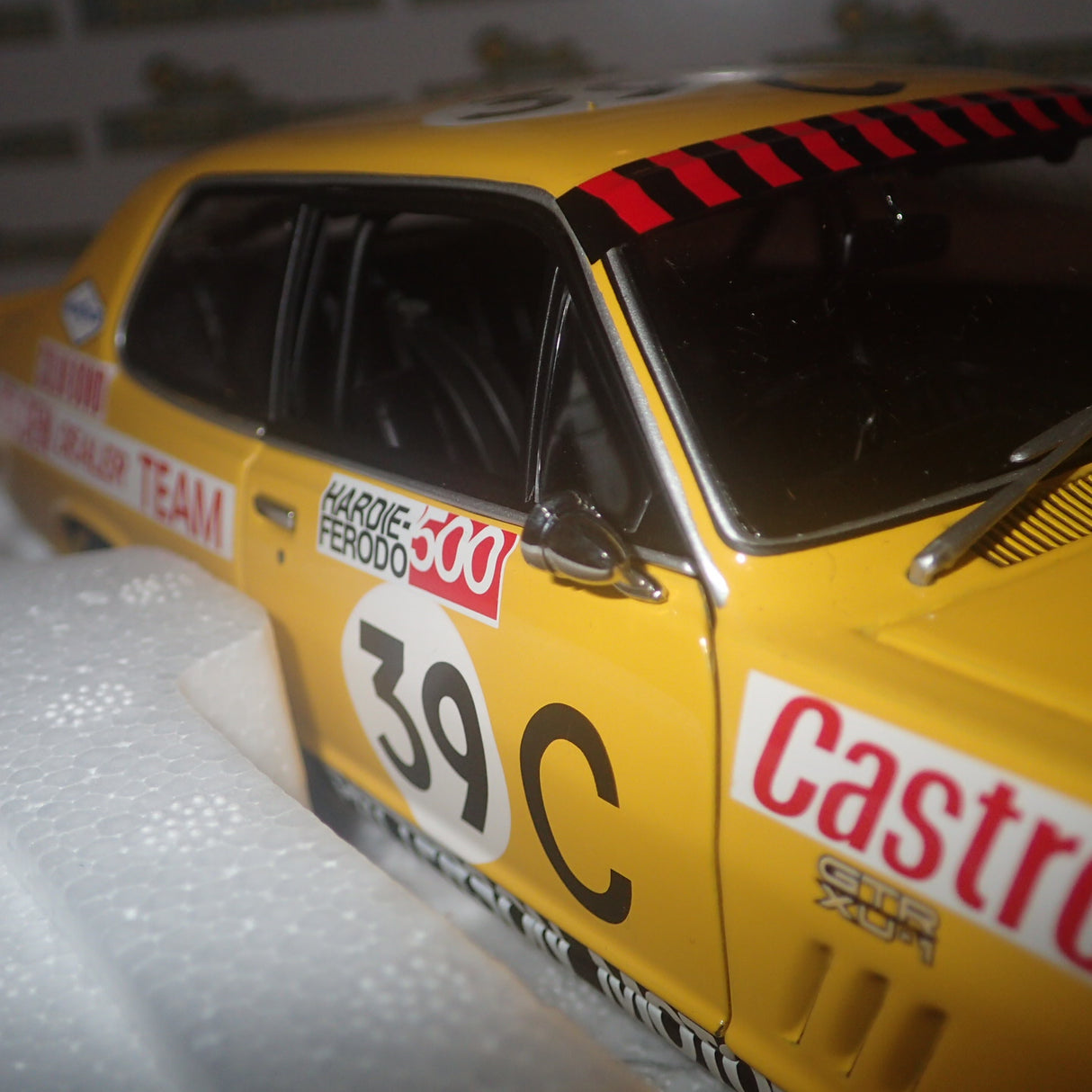 Biante/AutoArt 87060 1/18 Scale Holden 1970 LC Torana #39C Colin Bond