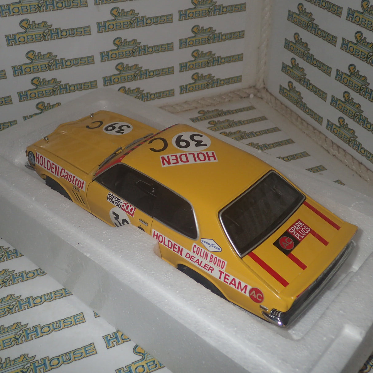 Biante/AutoArt 87060 1/18 Scale Holden 1970 LC Torana #39C Colin Bond