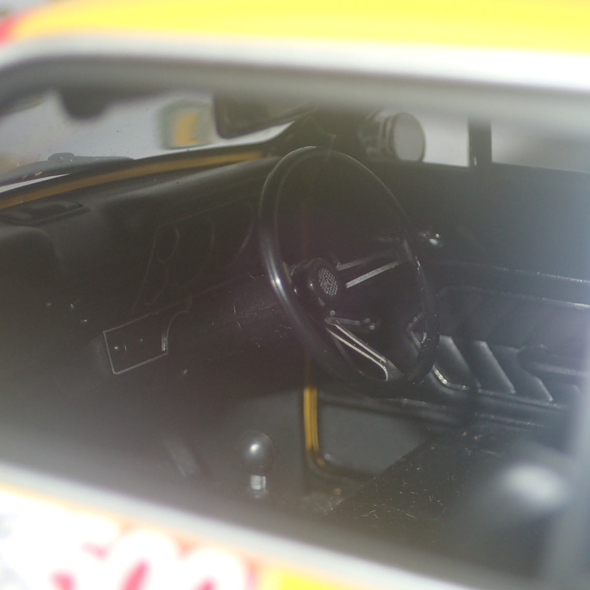 Biante/AutoArt 87060 1/18 Scale Holden 1970 LC Torana #39C Colin Bond