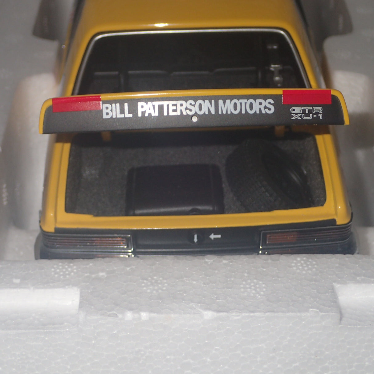 Biante/AutoArt 87060 1/18 Scale Holden 1970 LC Torana #39C Colin Bond