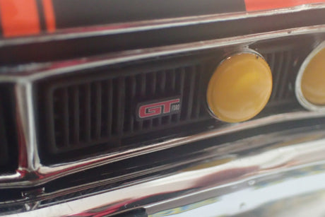 Biante AutoArt - 87214 1/18 1972 Bathurst - Falcon XY GTHO - Fred Gibson #8D