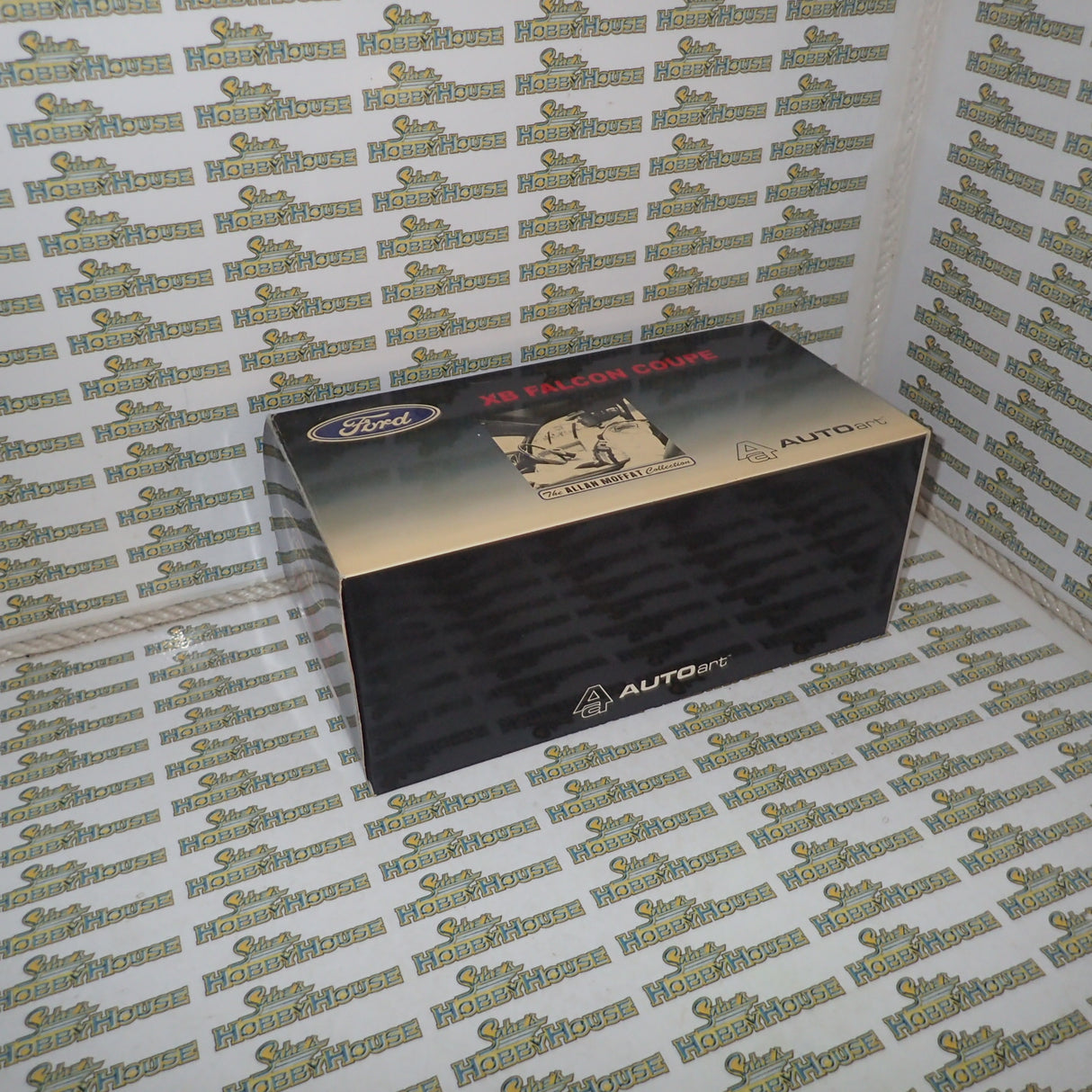 BIANTE AUTOart 87711 - 1/18 Ford XB GT Falcon Coupe 1977 ATCC Champion. SIGNED COA