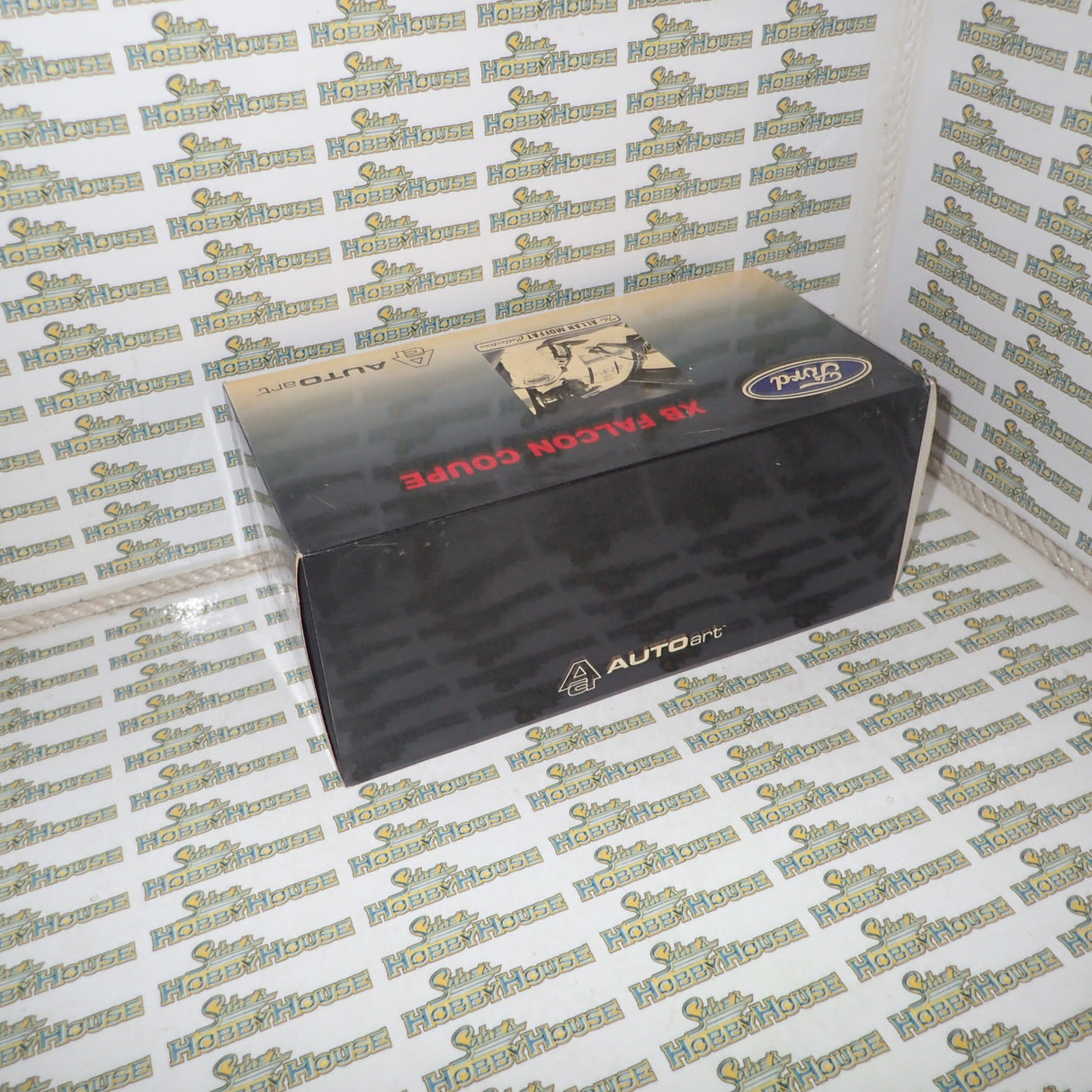 BIANTE AUTOart 87711 - 1/18 Ford XB GT Falcon Coupe 1977 ATCC Champion. SIGNED COA