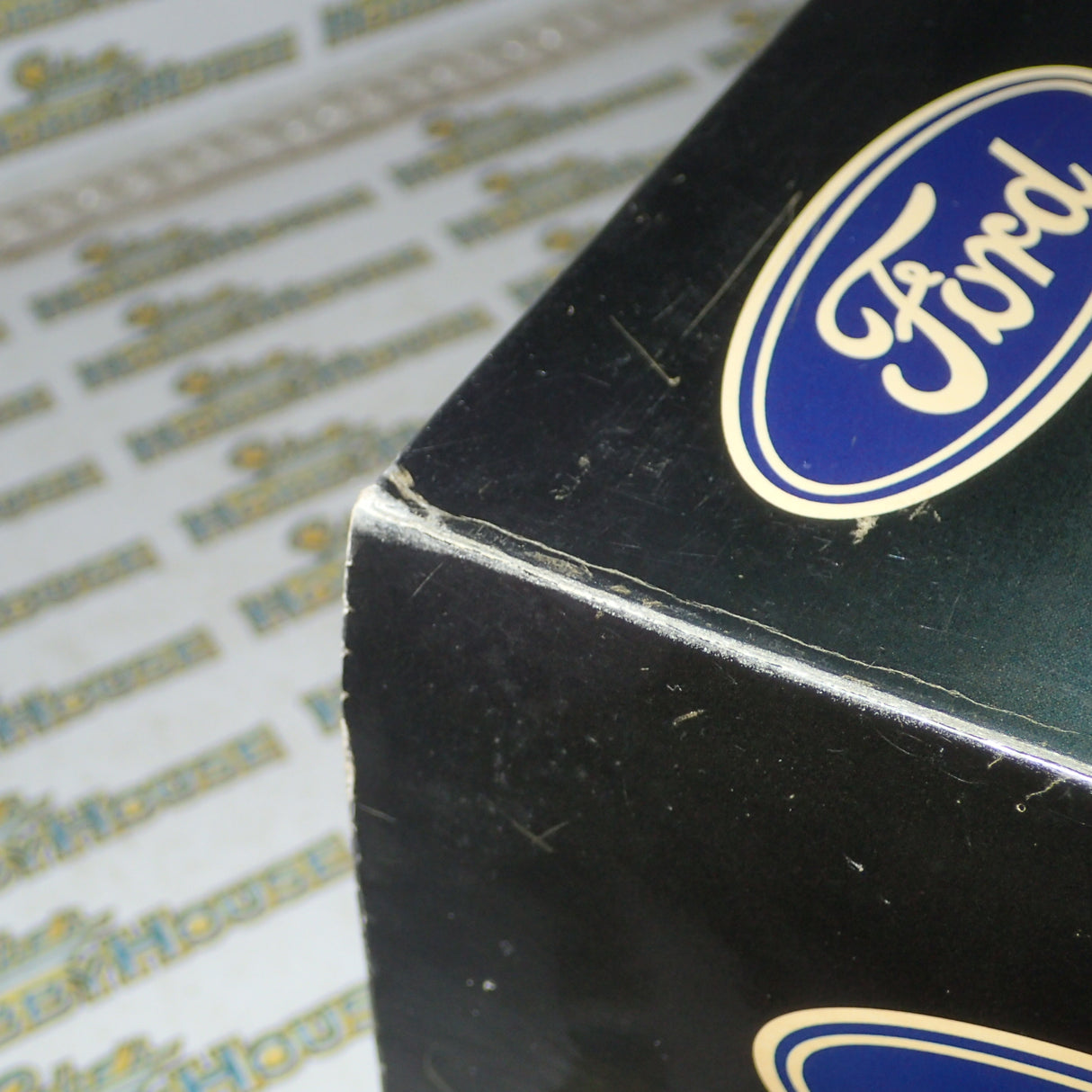 BIANTE AUTOart 87711 - 1/18 Ford XB GT Falcon Coupe 1977 ATCC Champion. SIGNED COA