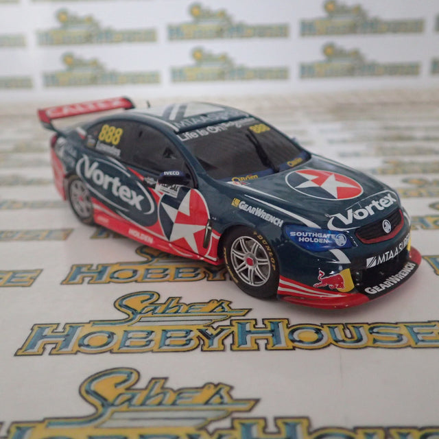 Classic Carlectables 888-17 1/43 Scale Holden VF Commodore Craig Lowndes