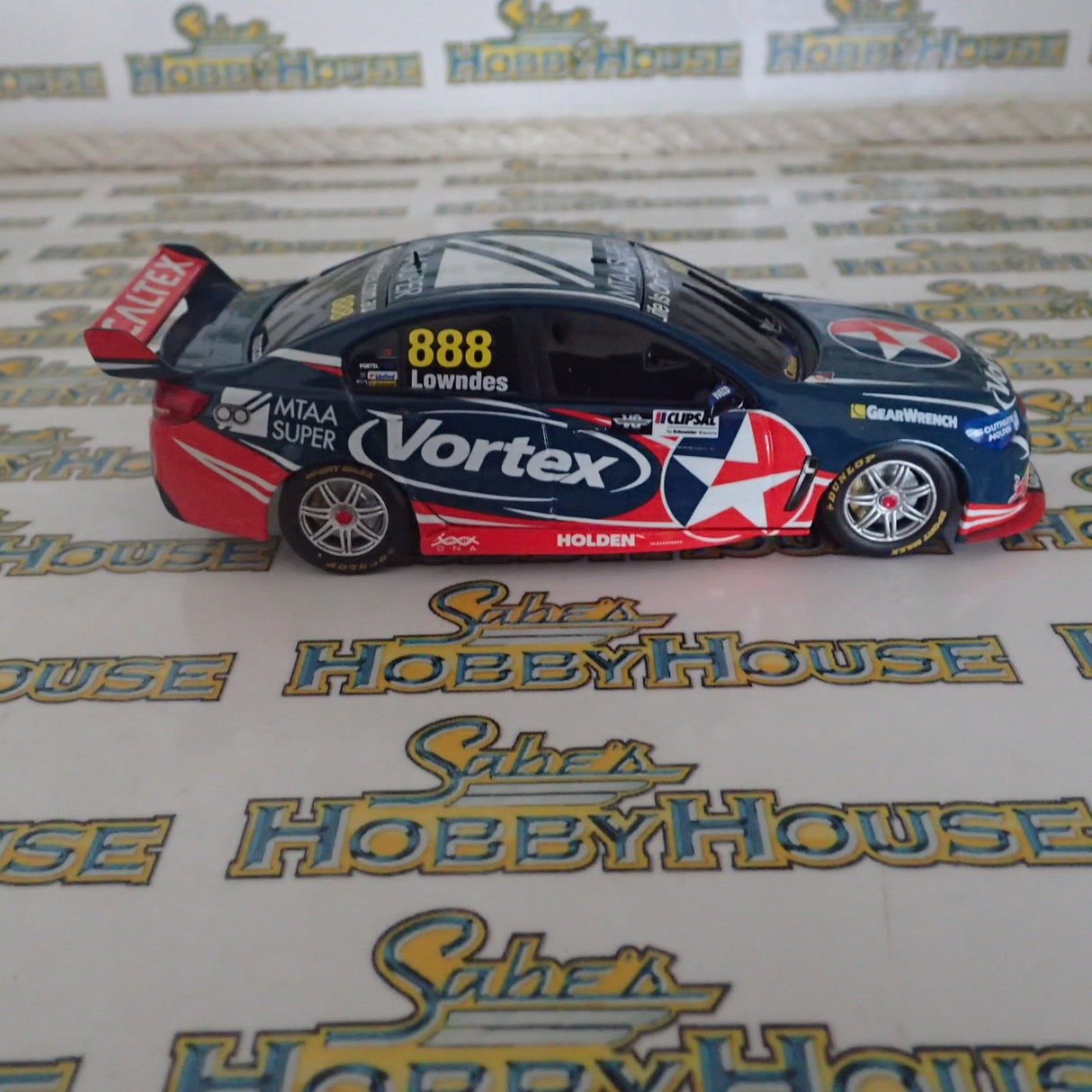 Classic Carlectables 888-17 1/43 Scale Holden VF Commodore Craig Lowndes