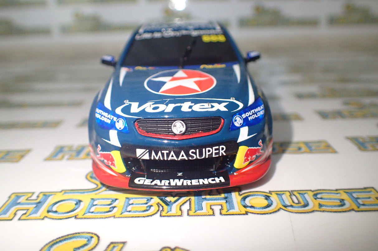 Classic Carlectables 888-17 1/43 Scale Holden VF Commodore Craig Lowndes