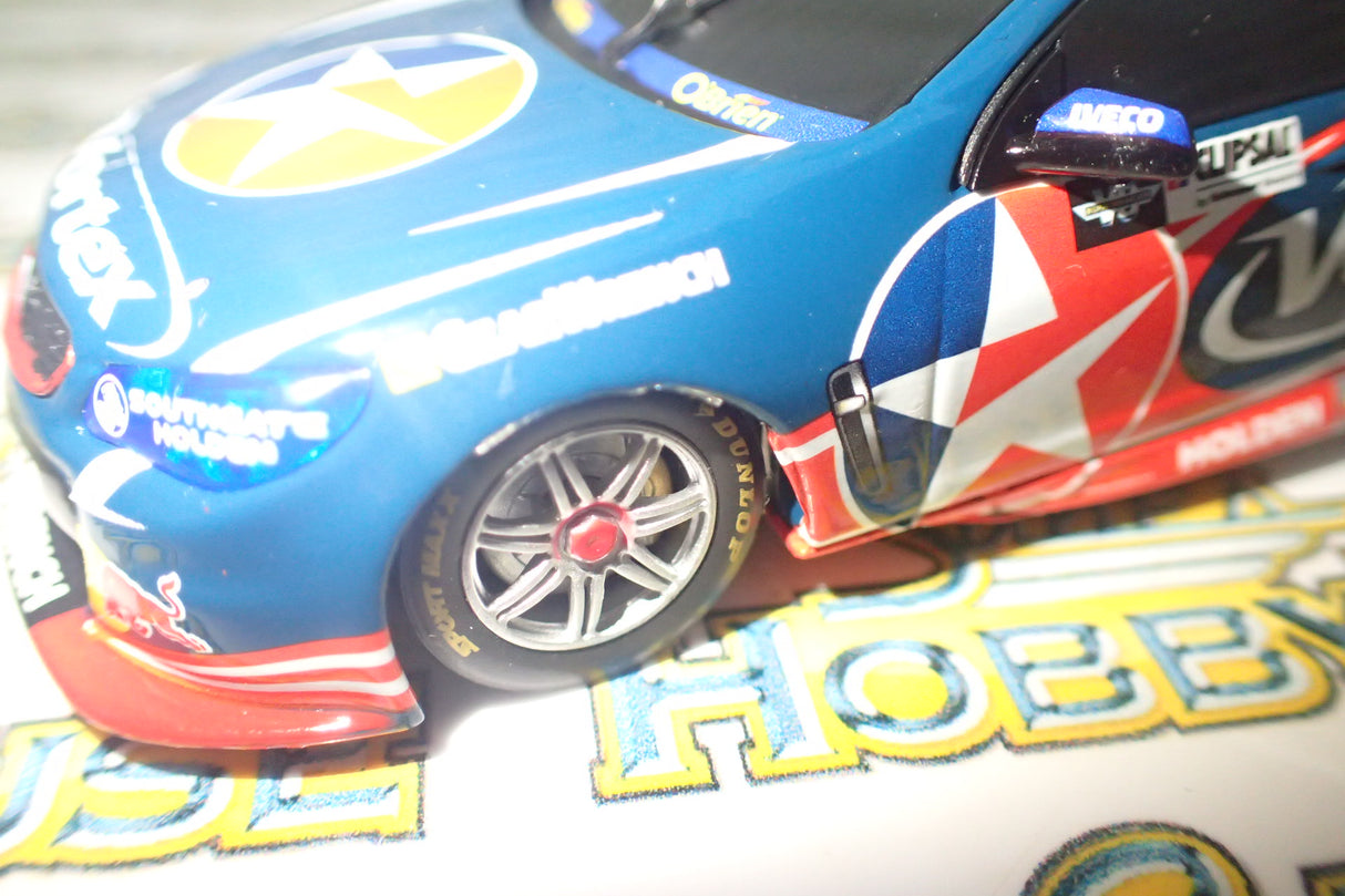 Classic Carlectables 888-17 1/43 Scale Holden VF Commodore Craig Lowndes