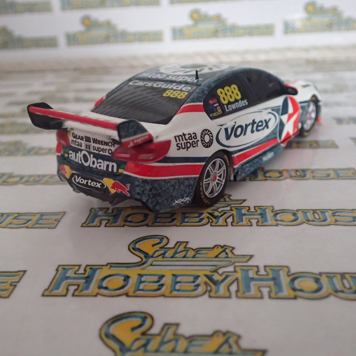 Classic Carlectables 888-21 1/43 Scale Holden VF Commodore Craig Lowndes