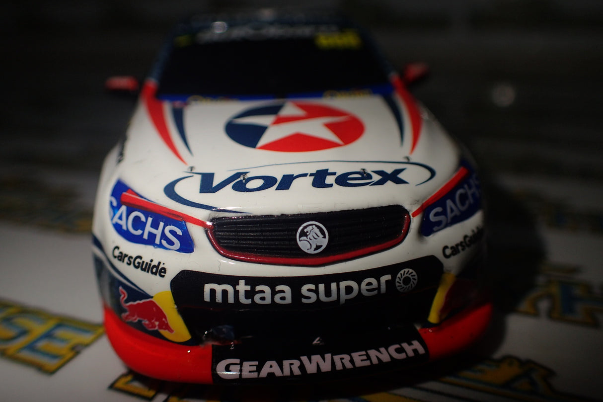 Classic Carlectables 888-21 1/43 Scale Holden VF Commodore Craig Lowndes