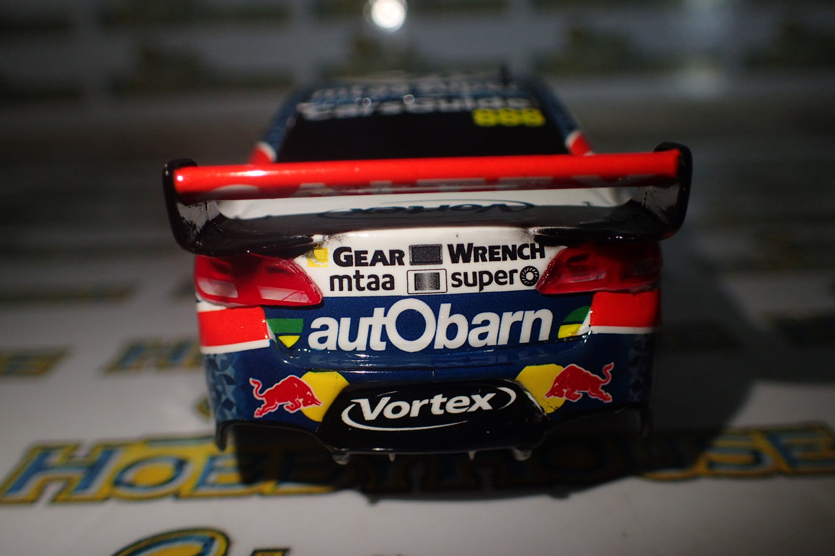 Classic Carlectables 888-21 1/43 Scale Holden VF Commodore Craig Lowndes