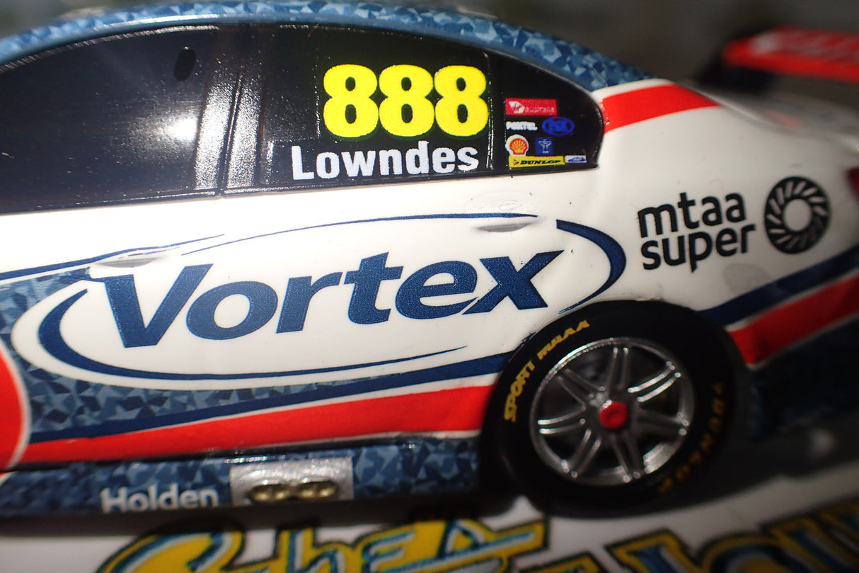 Classic Carlectables 888-21 1/43 Scale Holden VF Commodore Craig Lowndes