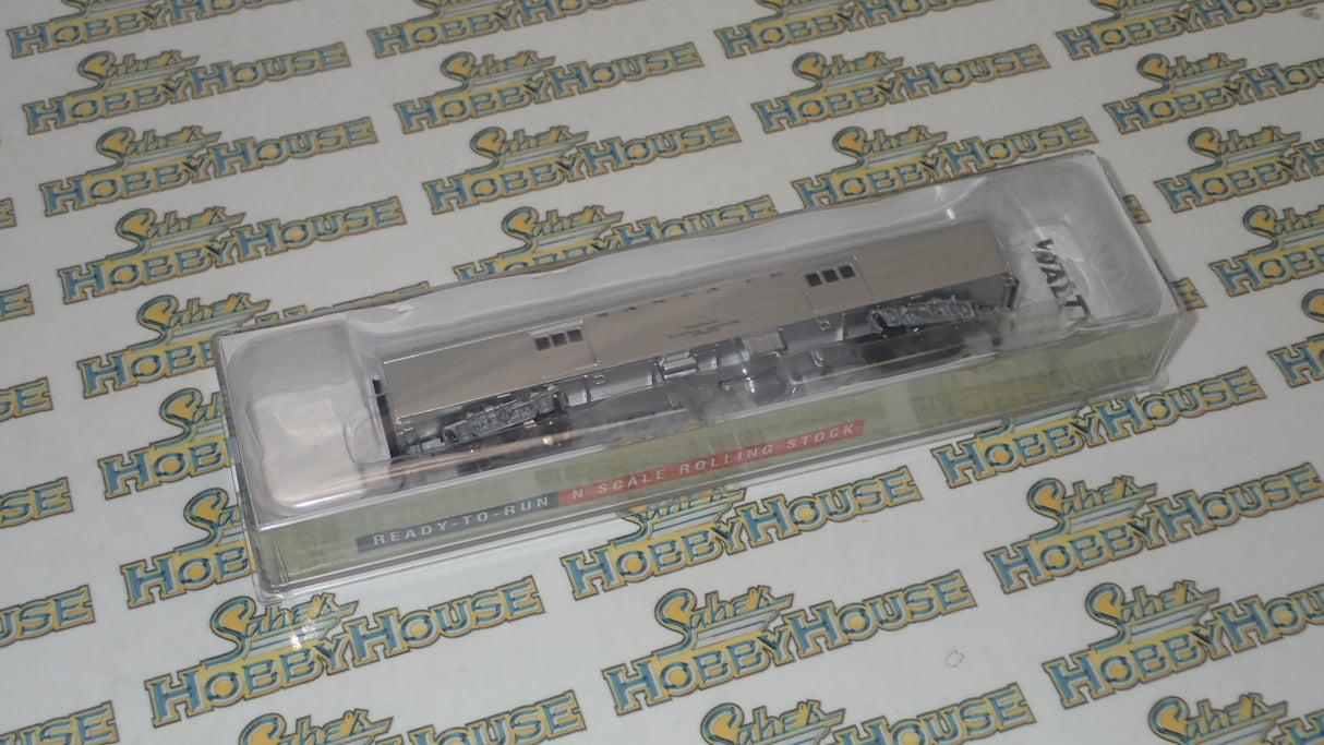 Walthers 932-55092 - Pullman-Standard Streamlined 72' Baggage Car -- Santa Fe (Smooth Sides, silver)