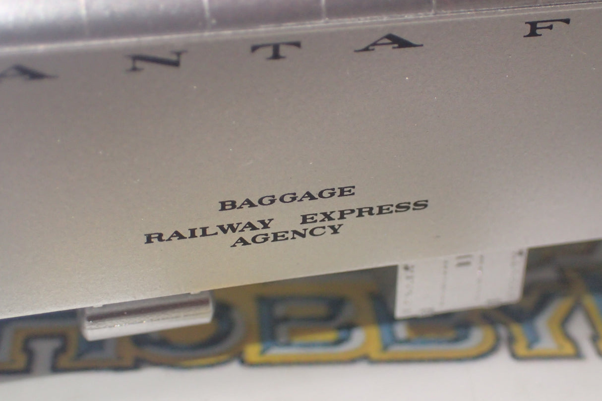 Walthers 932-55092 - Pullman-Standard Streamlined 72' Baggage Car -- Santa Fe (Smooth Sides, silver)