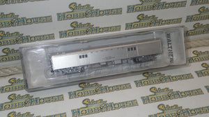 Walthers 932-55092 - Pullman-Standard Streamlined 72' Baggage Car -- Santa Fe (Smooth Sides, silver)